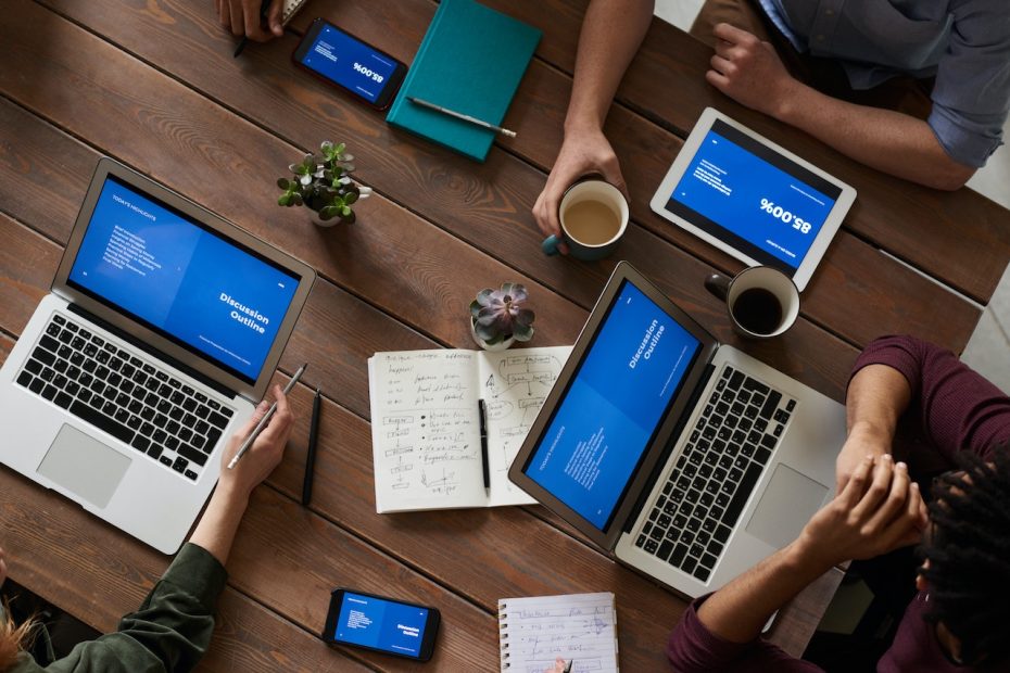 People in a meeting - Malachite Business Solutions, Digital Agency Miami